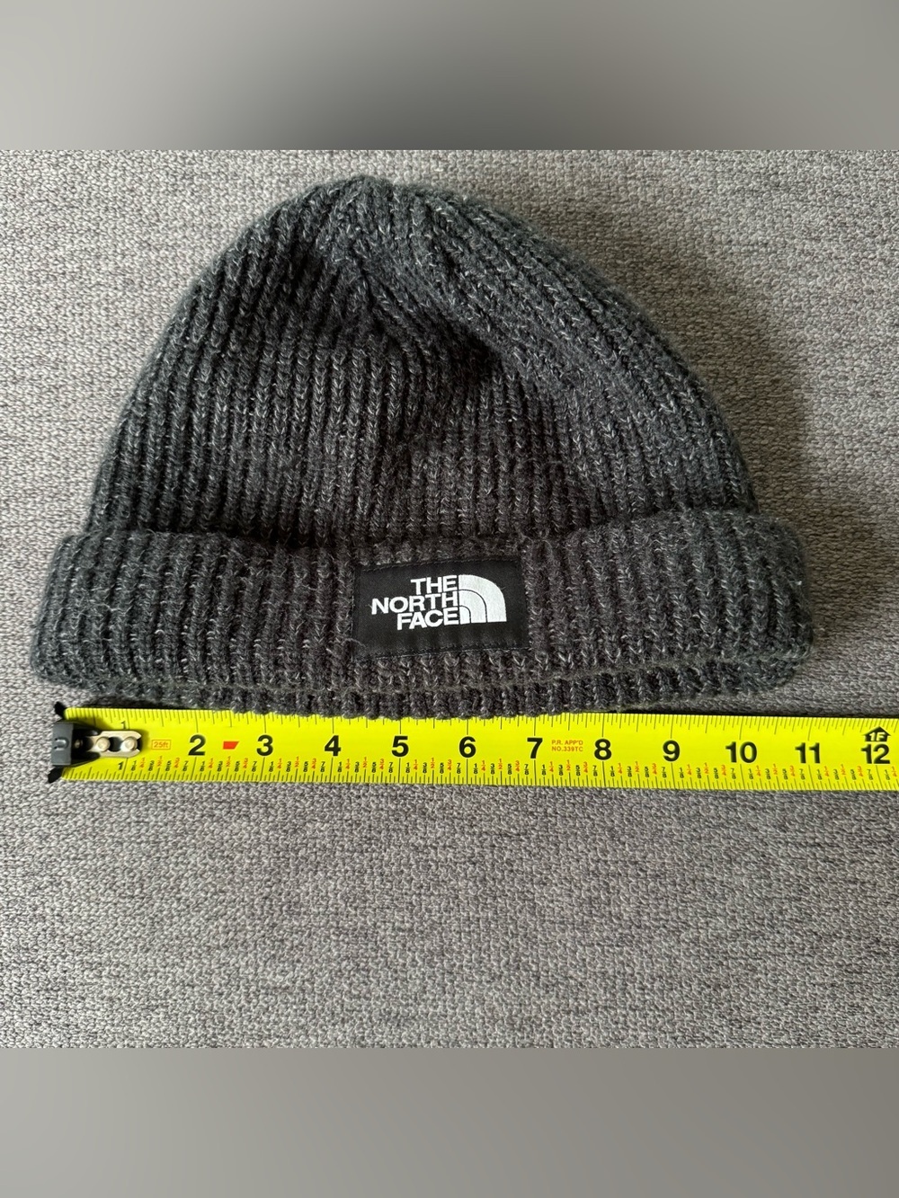 The North Face Heather Black Ribbed Cuffed Beanie Logo Box Unisex Outdoor OS - Picture 4 of 8